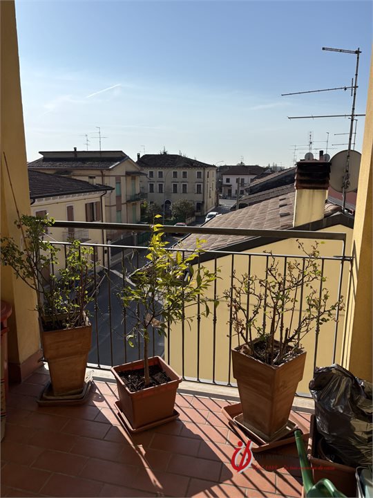 appartamento in vendita a Castel d'Azzano in zona Azzano