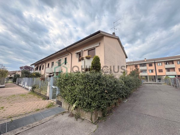 casa indipendente in vendita a Castel d'Azzano