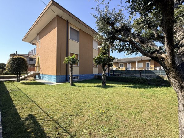 appartamento in vendita a Castel d'Azzano in zona Rizza