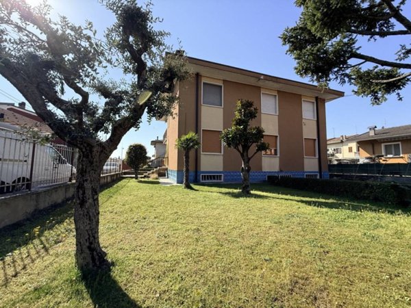 appartamento in vendita a Castel d'Azzano in zona Rizza