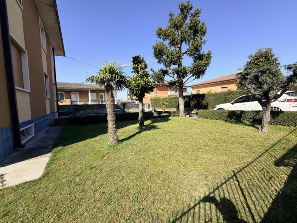 appartamento in vendita a Castel d'Azzano in zona Rizza