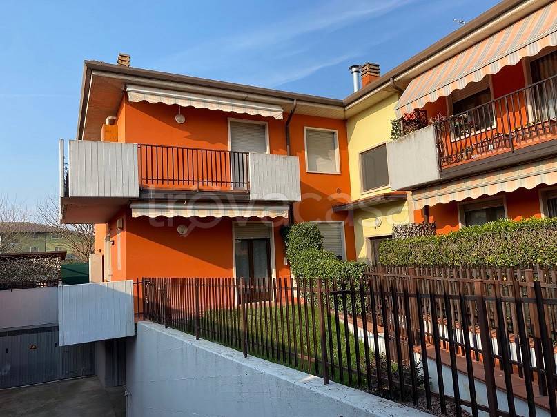 appartamento in vendita a Castel d'Azzano in zona Azzano