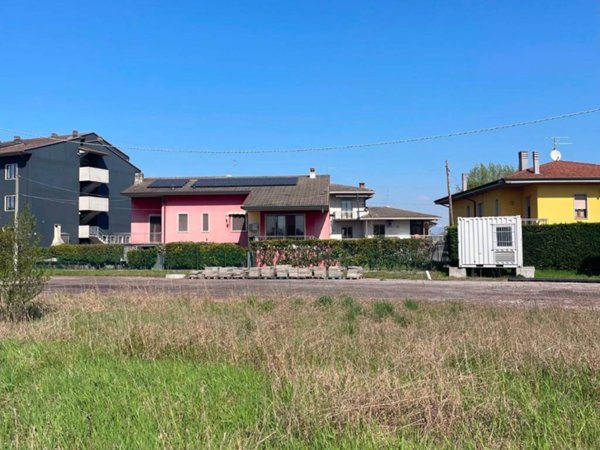 terreno agricolo in vendita a Castel d'Azzano in zona Beccacivetta