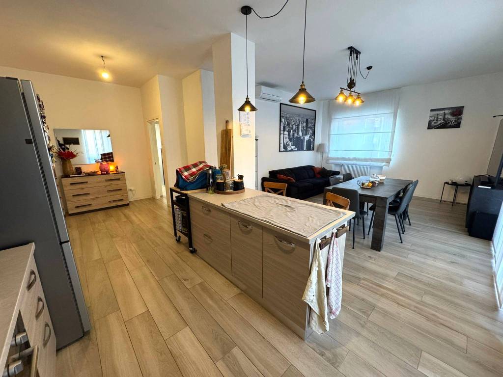 appartamento in vendita a Castel d'Azzano in zona Azzano