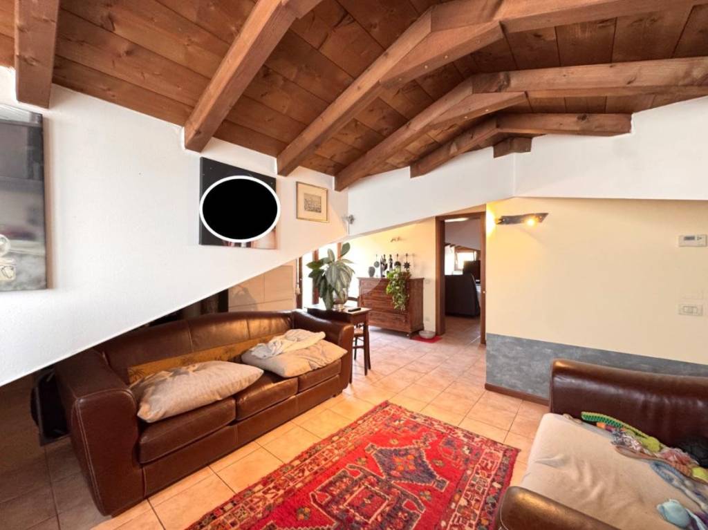 appartamento in vendita a Castel d'Azzano in zona Beccacivetta