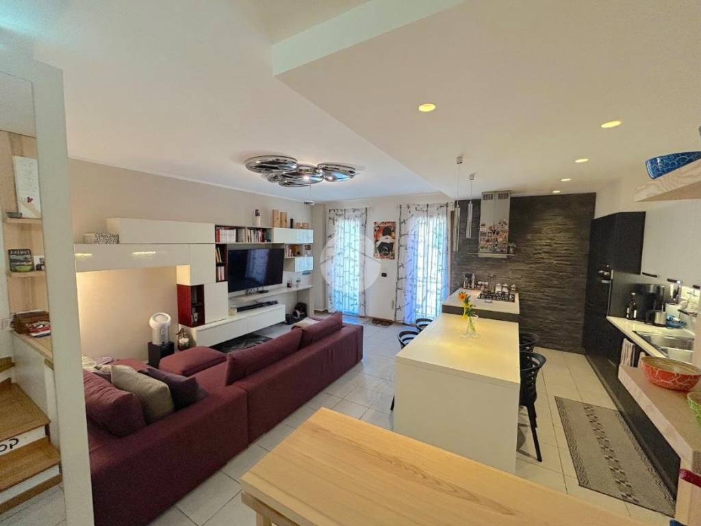 appartamento in vendita a Castel d'Azzano in zona Beccacivetta