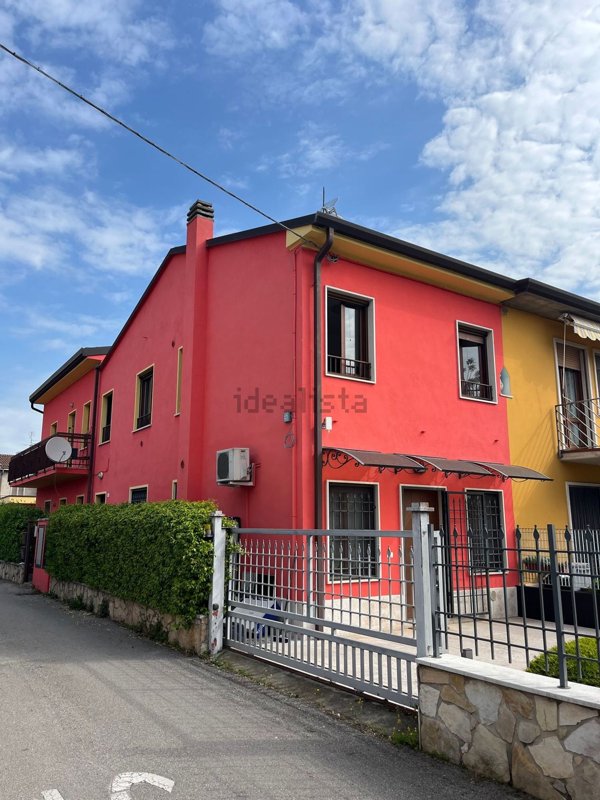 appartamento in vendita a Castel d'Azzano in zona Azzano