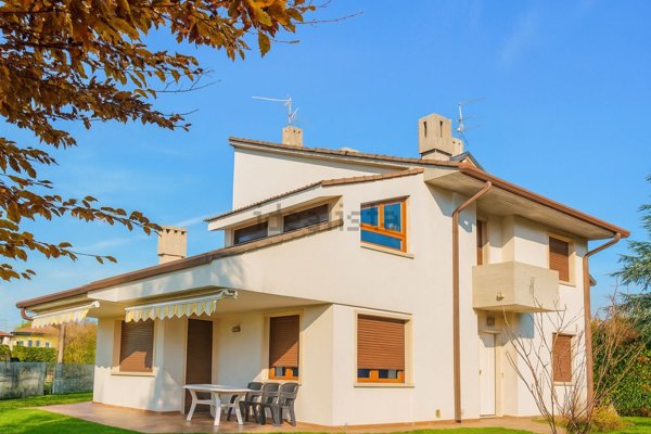 casa indipendente in vendita a Castel d'Azzano