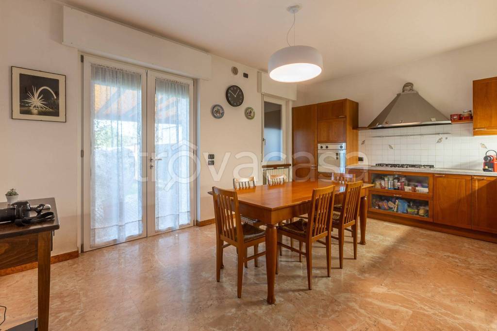 casa indipendente in vendita a Castel d'Azzano