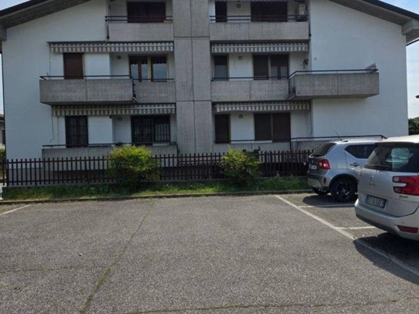 appartamento in vendita a Castel d'Azzano in zona Beccacivetta
