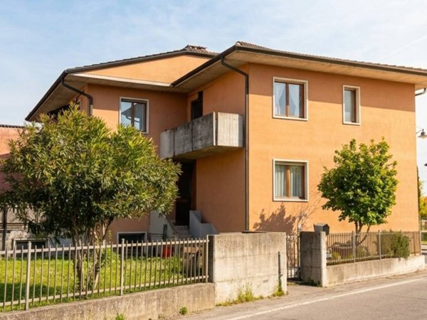 appartamento in vendita a Castel d'Azzano in zona Azzano