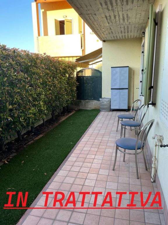 appartamento in vendita a Castel d'Azzano in zona Azzano