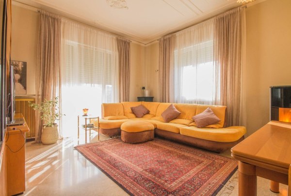 casa indipendente in vendita a Castel d'Azzano in zona Beccacivetta