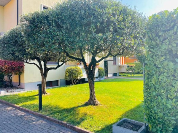 appartamento in vendita a Castel d'Azzano in zona Azzano