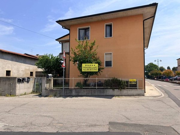 appartamento in vendita a Castel d'Azzano in zona Beccacivetta