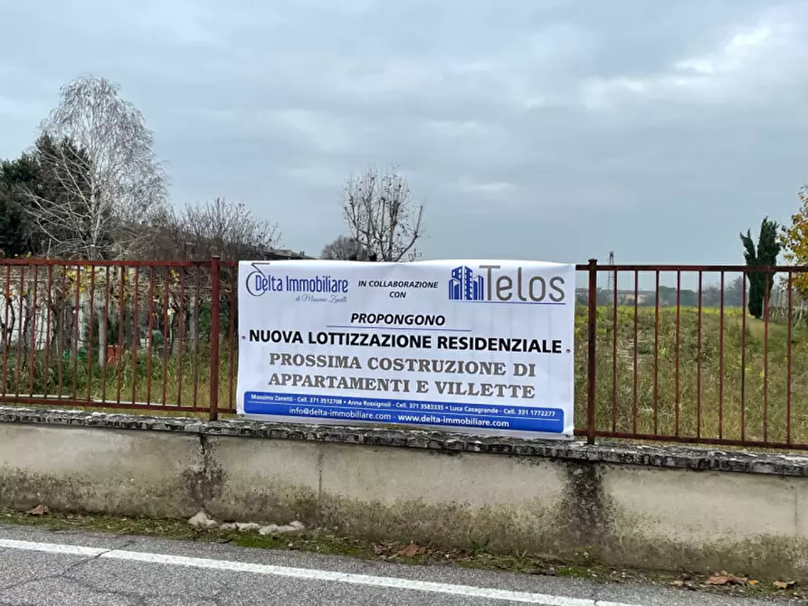 casa indipendente in vendita a Castel d'Azzano in zona Azzano