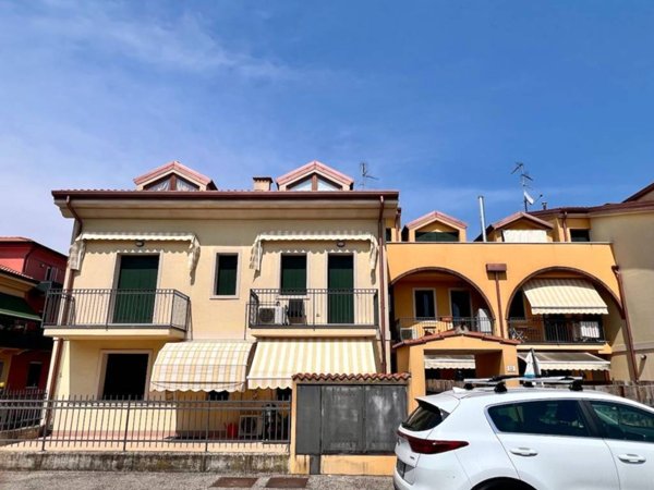 appartamento in vendita a Castel d'Azzano in zona Beccacivetta