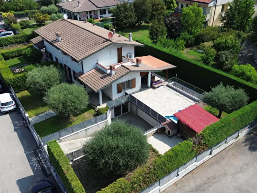 casa indipendente in vendita a Castel d'Azzano in zona Beccacivetta
