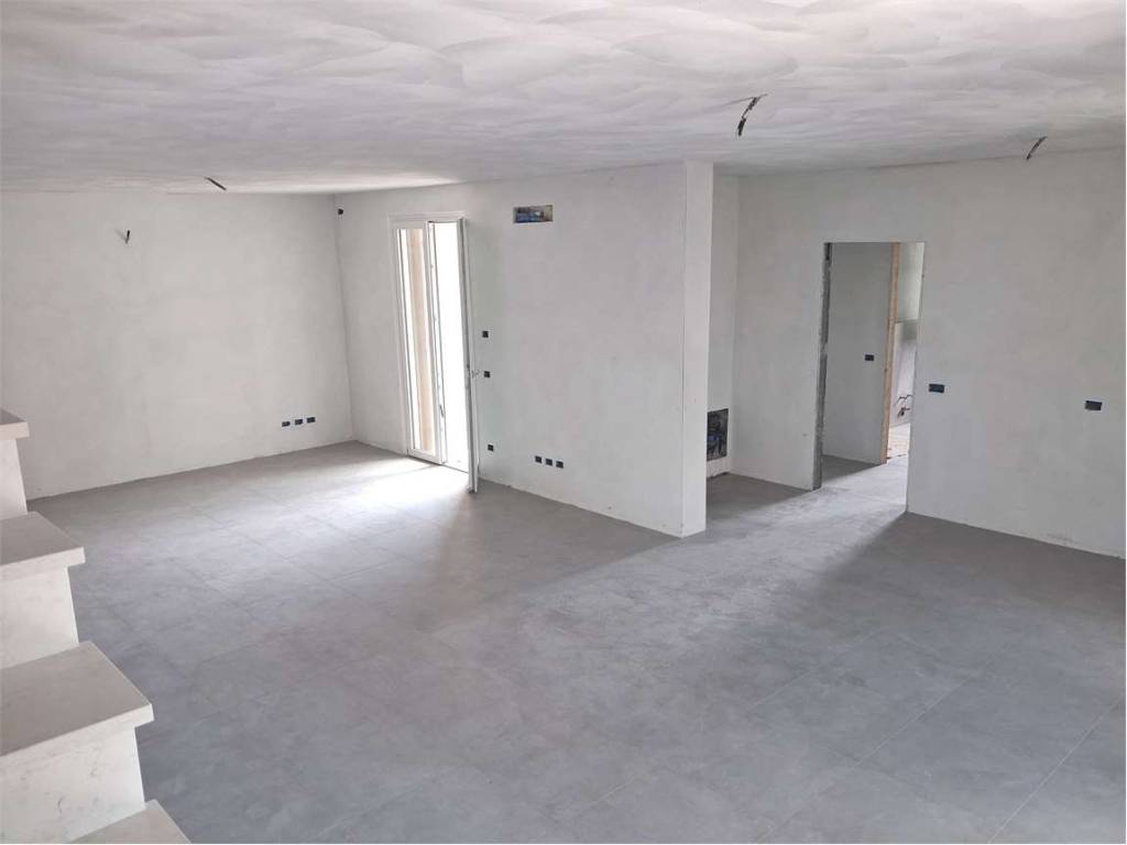 appartamento in vendita a Castel d'Azzano in zona Azzano