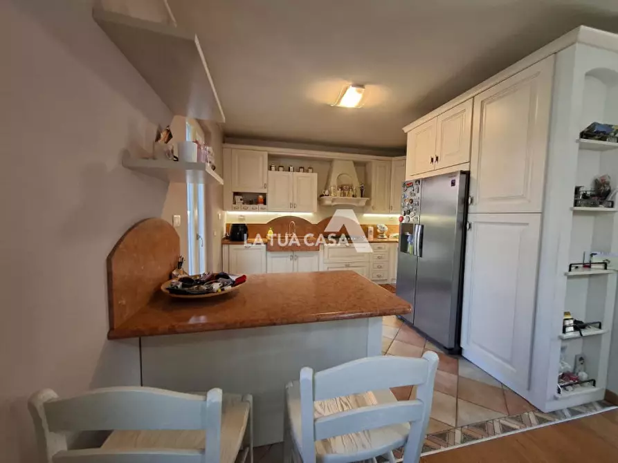 casa indipendente in vendita a Castel d'Azzano in zona Beccacivetta