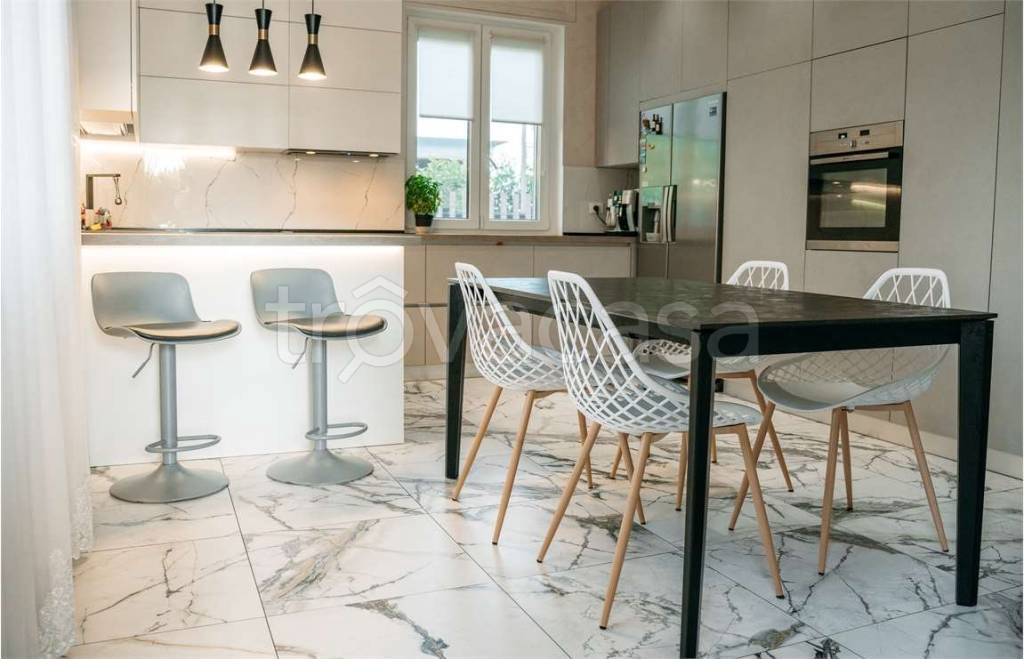 appartamento in vendita a Castel d'Azzano in zona Azzano