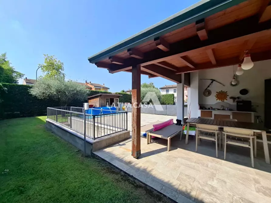 casa indipendente in vendita a Castel d'Azzano in zona Beccacivetta