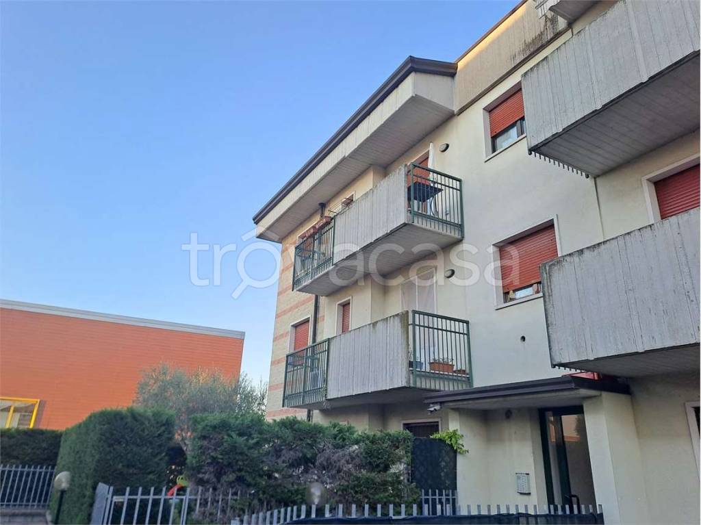 appartamento in vendita a Castel d'Azzano in zona Forette