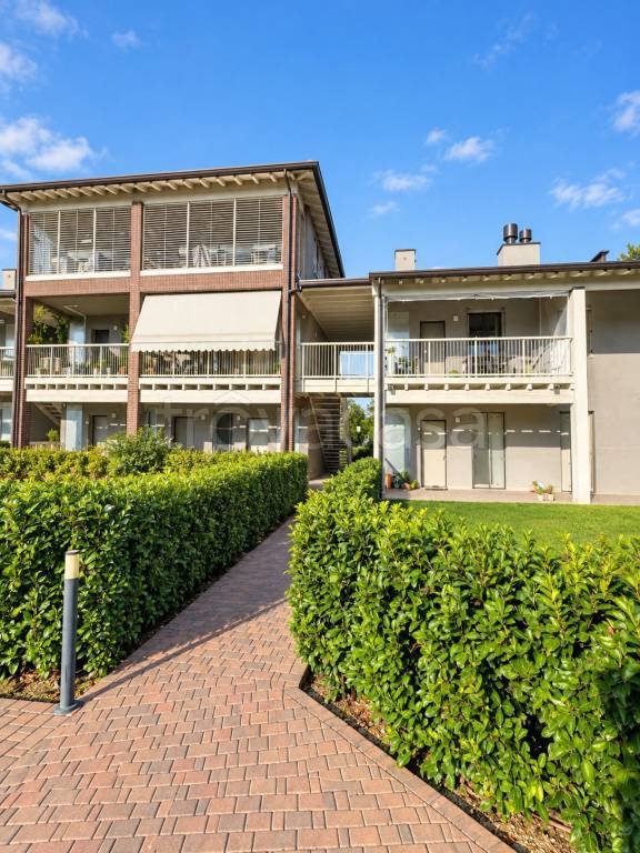 appartamento in vendita a Castel d'Azzano in zona Azzano