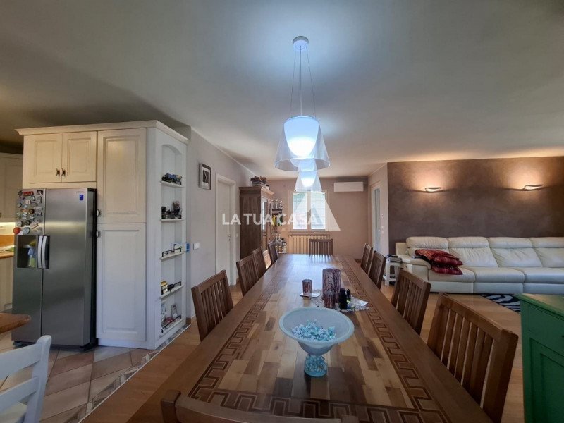 casa indipendente in vendita a Castel d'Azzano in zona Beccacivetta