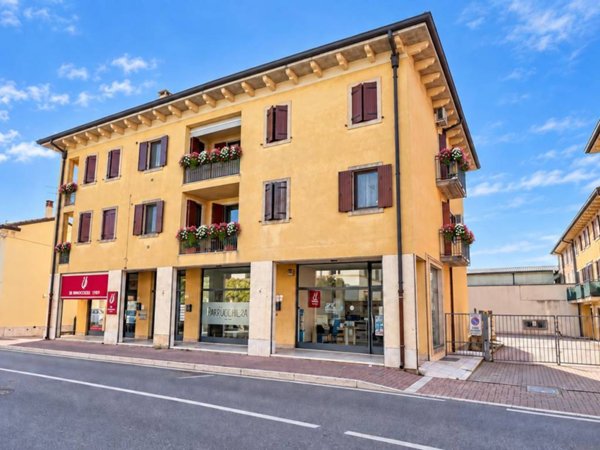 appartamento in vendita a Castel d'Azzano in zona Azzano