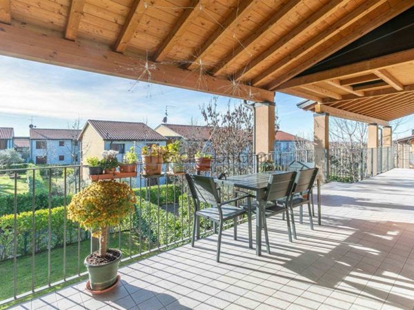 appartamento in vendita a Castelnuovo del Garda in zona Sandrà