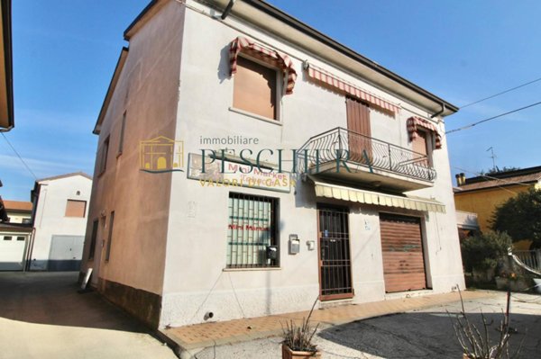 casa indipendente in vendita a Castelnuovo del Garda in zona Oliosi