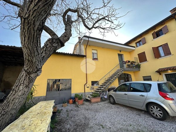 appartamento in vendita a Castelnuovo del Garda in zona Sandrà