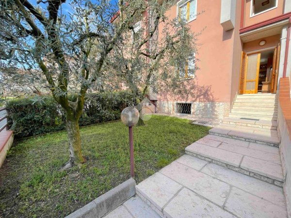 casa indipendente in vendita a Castelnuovo del Garda