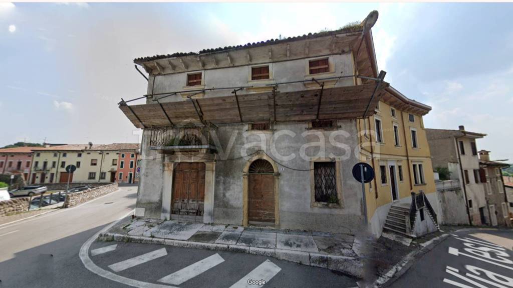 casa indipendente in vendita a Castelnuovo del Garda