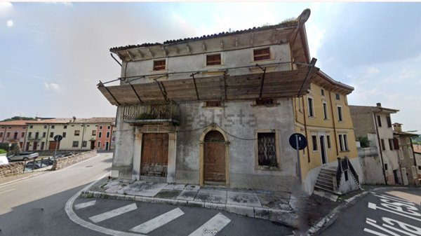 casa indipendente in vendita a Castelnuovo del Garda