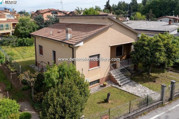 casa indipendente in vendita a Castelnuovo del Garda