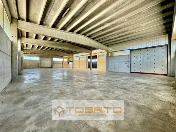 locale commerciale in vendita a Castelnuovo del Garda