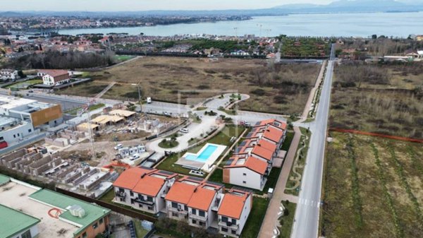 casa indipendente in vendita a Castelnuovo del Garda