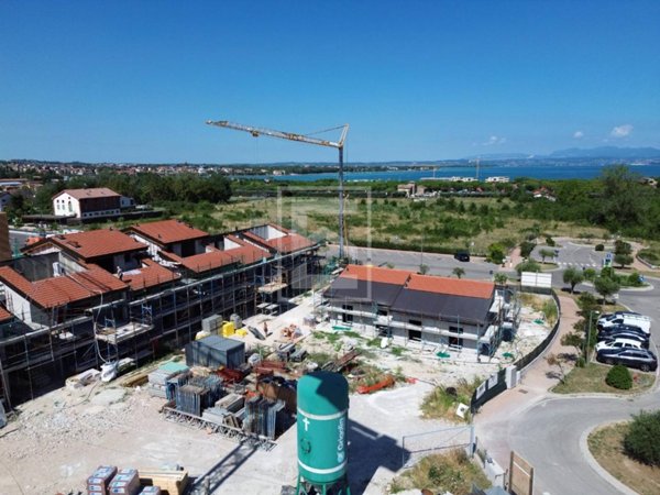 casa indipendente in vendita a Castelnuovo del Garda