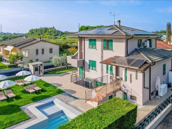 casa indipendente in vendita a Castelnuovo del Garda