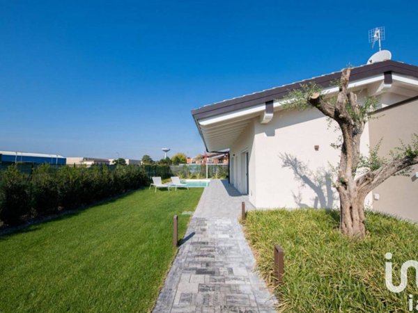 casa indipendente in vendita a Castelnuovo del Garda
