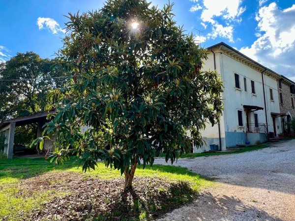 casa indipendente in vendita a Castelnuovo del Garda
