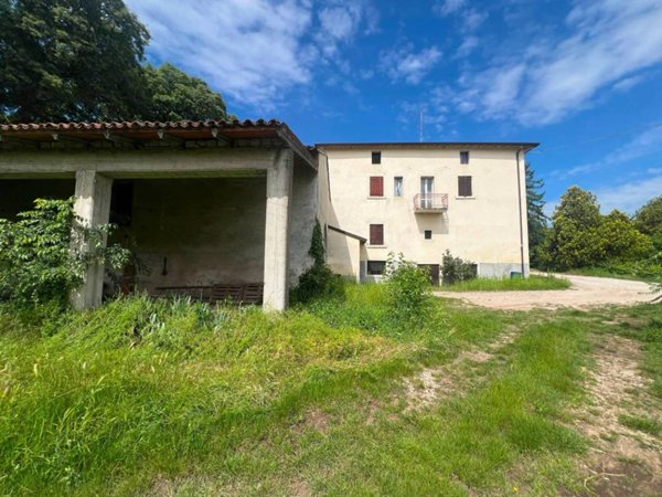 casa indipendente in vendita a Castelnuovo del Garda