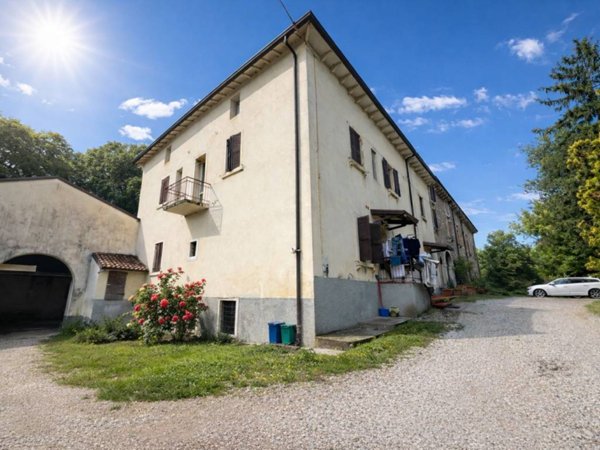 casa indipendente in vendita a Castelnuovo del Garda