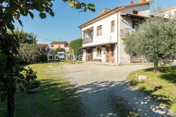 casa indipendente in vendita a Castelnuovo del Garda