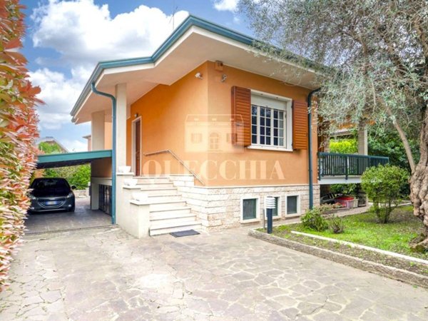 casa indipendente in vendita a Castelnuovo del Garda