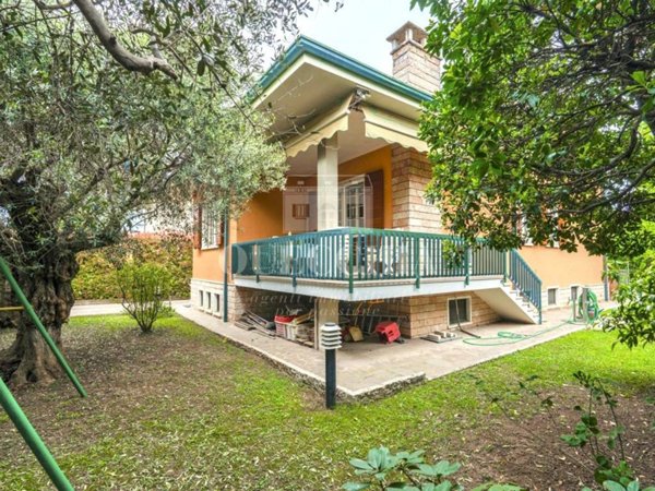 casa indipendente in vendita a Castelnuovo del Garda