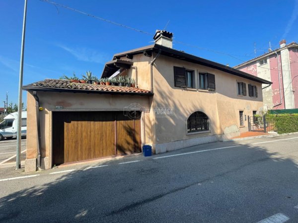 casa indipendente in vendita a Castelnuovo del Garda