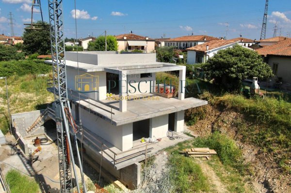 casa indipendente in vendita a Castelnuovo del Garda in zona Cavalcaselle